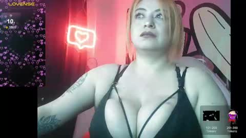 Snapshot of andrea_saenz_ chatting on January 10, 2:46 am online show from January 10, 2:46 am