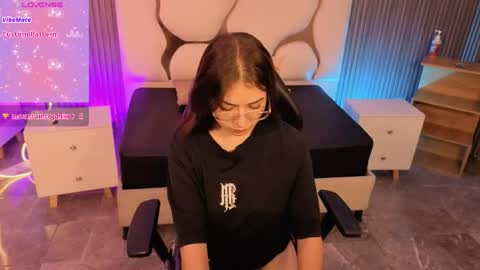 Snapshot of andrea_tay1 chatting on June 8, 11:21 am andrea_tay1 online show from June 8, 11:21 am