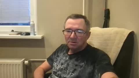 Snapshot of andreass60 chatting on December 1, 6:40 am andreass60 online show from December 1, 6:40 am