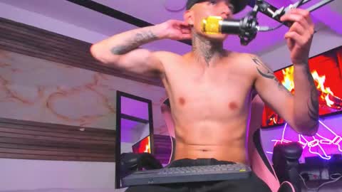 andrees_s online show from October 11, 4:12 am