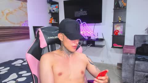 andrees_s online show from October 15, 2:55 am