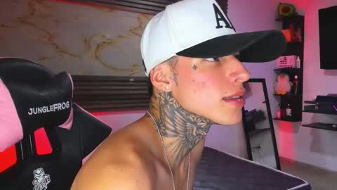 andrees_s online show from March 23, 2:21 pm