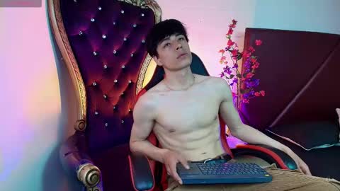 andreew_style_ online show from March 26, 9:42 pm