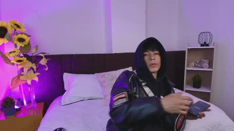 andreew_style_ online show from April 2, 5:54 pm