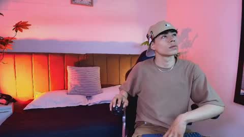 andreew_style_ online show from April 22, 8:43 pm