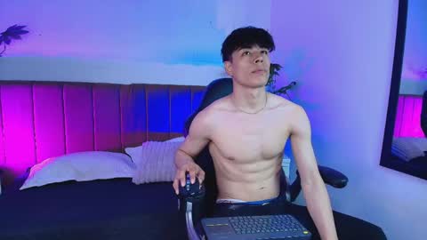 andreew_style_ online show from April 23, 8:44 pm