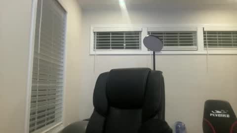 Snapshot of andrenoma427 chatting on December 18, 3:56 am andrenoma427 online show from December 18, 3:56 am