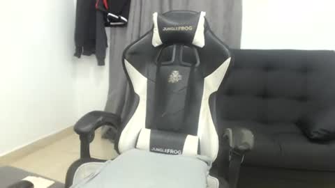 andres180950734 online show from July 18, 11:14 am