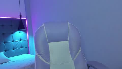 IM ANDRES online show from December 18, 3:01 am