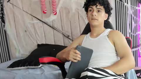 andres_cream online show from October 31, 5:58 pm