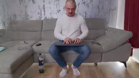 Snapshot of andres_dasli chatting on February 27, 10:10 pm andres_dasli online show from February 27, 10:10 pm