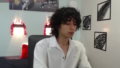 andres_ocasio online show from March 3, 12:58 pm