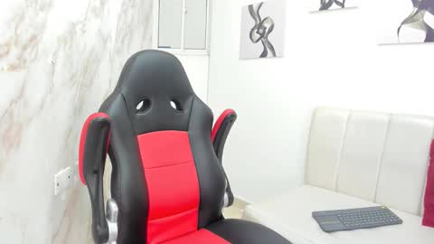 Snapshot of andres_stud chatting on October 8, 4:43 am andres_stud online show from October 8, 4:43 am