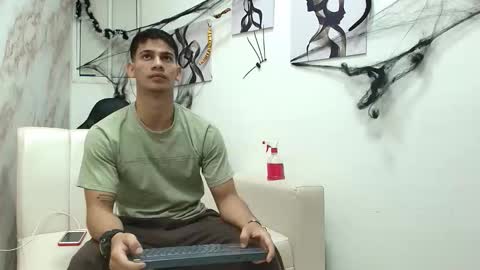 Snapshot of andres_stud chatting on October 19, 4:46 am andres_stud online show from October 19, 4:46 am