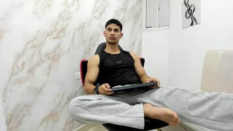 andres_stud online show from November 24, 4:23 am