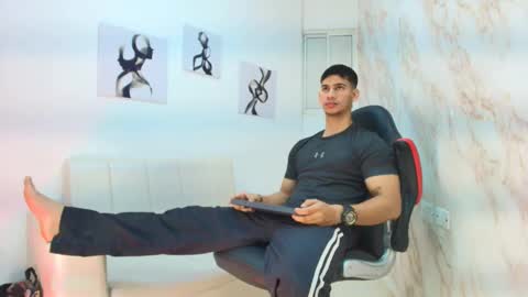 andres_stud online show from December 2, 4:07 am