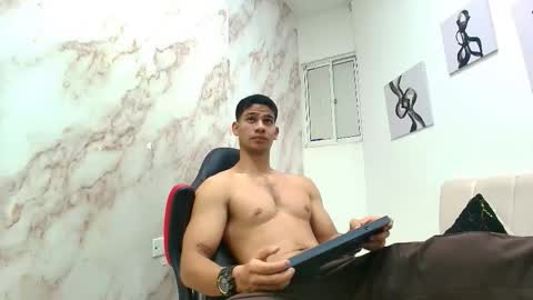 andres_stud online show from December 22, 4:31 am