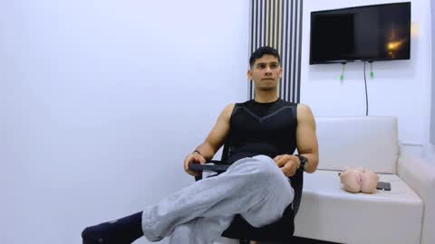 Snapshot of andres_stud chatting on February 7, 5:22 am andres_stud online show from February 7, 5:22 am
