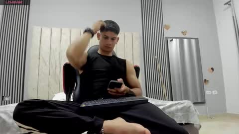 Snapshot of andres_stud chatting on February 14, 4:42 am andres_stud online show from February 14, 4:42 am