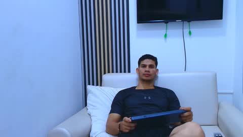 Snapshot of andres_stud chatting on February 22, 3:51 am andres_stud online show from February 22, 3:51 am