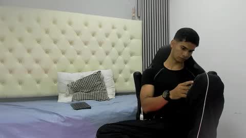Snapshot of andres_stud chatting on March 4, 4:40 am andres_stud online show from March 4, 4:40 am