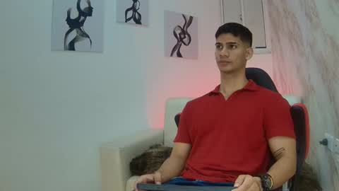 Snapshot of andres_stud chatting on March 8, 5:00 am andres_stud online show from March 8, 5:00 am