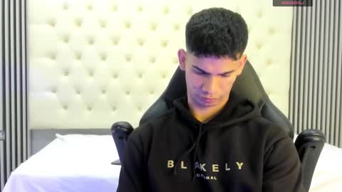 Snapshot of andres_stud chatting on March 9, 3:32 am andres_stud online show from March 9, 3:32 am