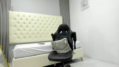 Snapshot of andres_stud chatting on March 13, 3:13 am andres_stud online show from March 13, 3:13 am