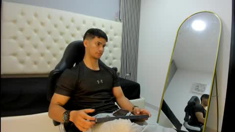 Snapshot of andres_stud chatting on March 19, 3:54 am andres_stud online show from March 19, 3:54 am