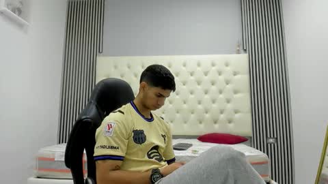 Snapshot of andres_stud chatting on March 22, 3:43 am andres_stud online show from March 22, 3:43 am