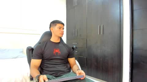 Snapshot of andres_stud chatting on April 3, 3:37 am andres_stud online show from April 3, 3:37 am