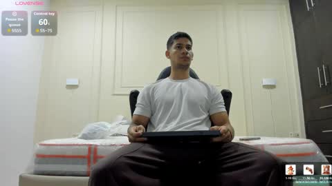 andres_stud online show from May 24, 3:22 am