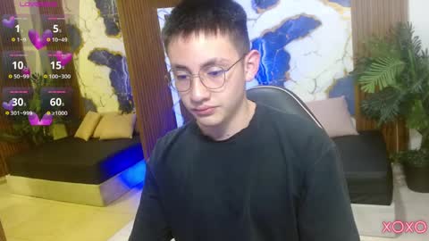 Snapshot of andres_tay chatting on April 10, 3:01 am andres_tay online show from April 10, 3:01 am