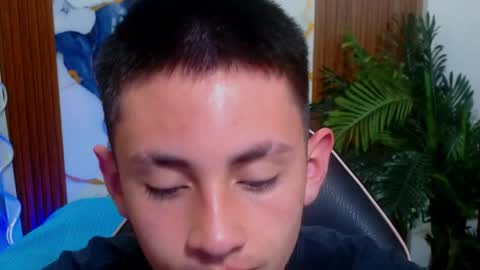 Snapshot of andres_tay chatting on April 23, 2:46 am andres_tay online show from April 23, 2:46 am