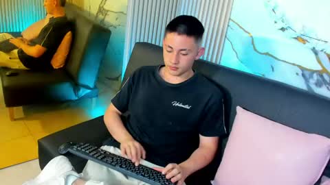 Snapshot of andres_tay chatting on May 8, 7:19 pm andres_tay online show from May 8, 7:19 pm