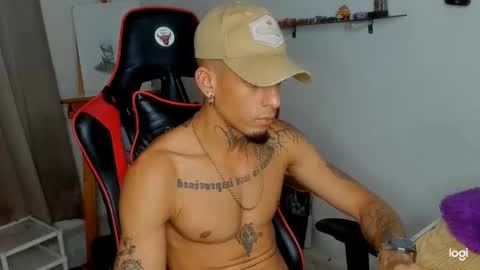 Snapshot of andres_white chatting on February 1, 5:39 am Andres white online show from February 1, 5:39 am