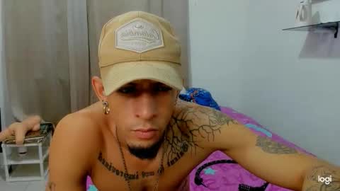 Snapshot of andres_white chatting on February 6, 3:33 am Andres white online show from February 6, 3:33 am