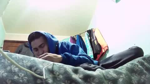 Snapshot of andrescaraballo18 chatting on October 9, 5:05 am andrescaraballo18 online show from October 9, 5:05 am