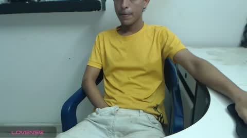 andrescoll25 online show from May 26, 2:51 am