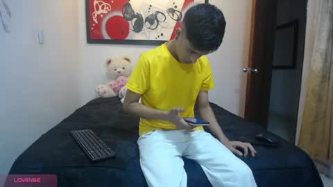 andrescoll25 online show from July 3, 6:36 pm