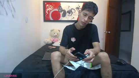 andrescoll25 online show from July 9, 6:56 pm
