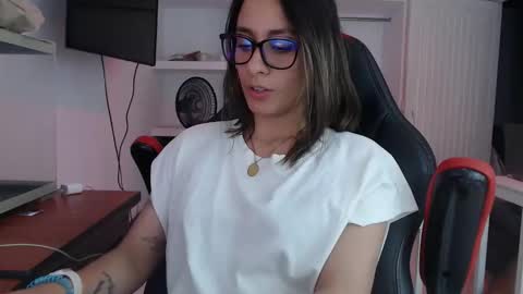 Isa  --------- online show from November 12, 12:22 am