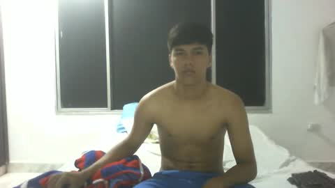 Snapshot of andresgr2t chatting on August 5, 6:38 am andresexxx online show from August 5, 6:38 am