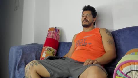 Snapshot of andressmith__ chatting on January 19, 7:56 am Andres online show from January 19, 7:56 am