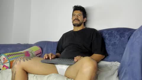 Snapshot of andressmith__ chatting on February 1, 7:51 am Andres online show from February 1, 7:51 am