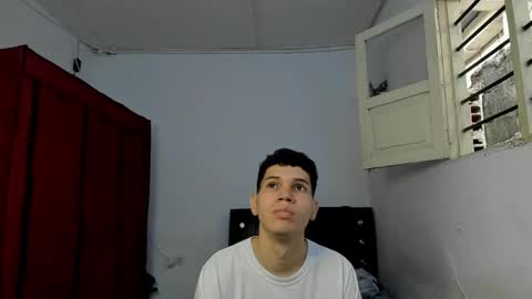 andrew_2811 online show from March 28, 11:04 pm