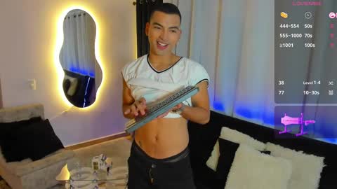 Snapshot of andrew__x777 chatting on February 20, 11:54 pm Andrew Jones Independient model online show from February 20, 11:54 pm