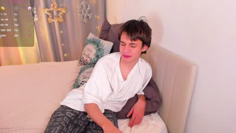 Snapshot of andrew_clar chatting on December 26, 12:49 pm Andrew online show from December 26, 12:49 pm