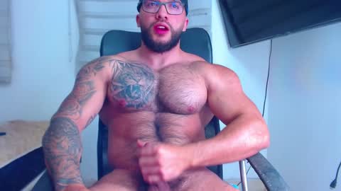 andrew_holden__ online show from January 9, 11:34 pm