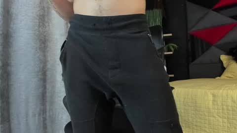 Snapshot of andrew_mathe chatting on December 3, 12:35 am Andrew Mathwes online show from December 3, 12:35 am